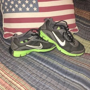Boys’ Nike sz 5.5Y shoes